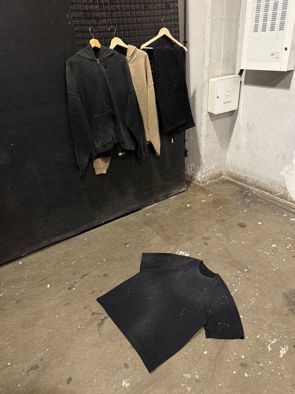 WASHED PAINT SPLATTER TEE